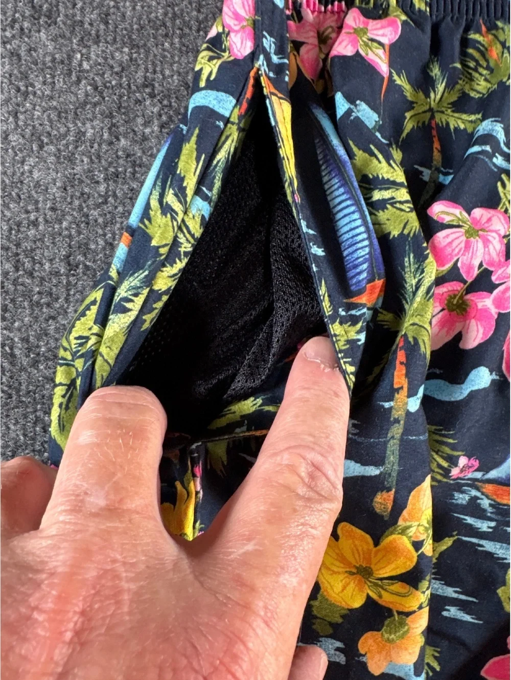 Old Navy Men’s Medium Black Tropical Floral Swim Trunks Board Shorts